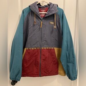 Men’s LL Bean light weight wind & rain jacket
Multicolored XL